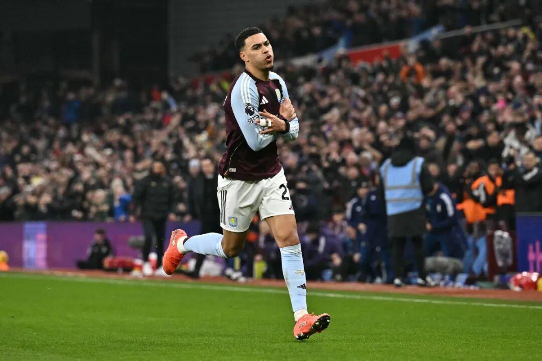 世界杯客户端升级下载-维拉“寒王”，已进化成英超新型前腰代表