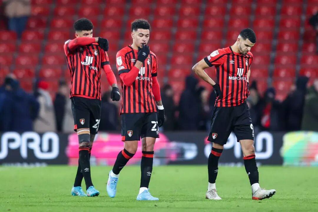 世界杯客户端升级下载-维拉“寒王”，已进化成英超新型前腰代表