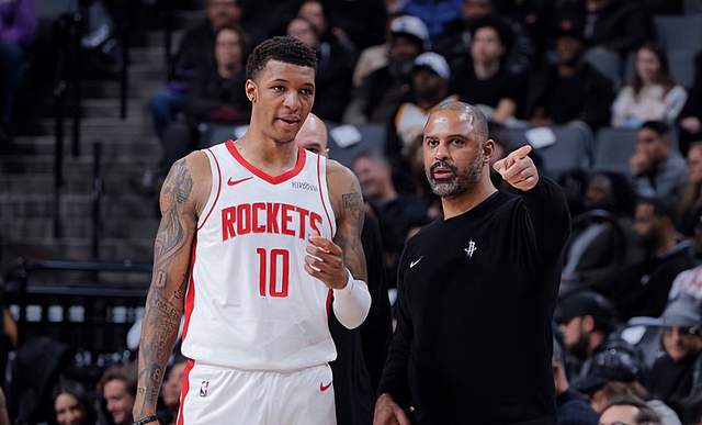 世界杯比赛在线观看地址-乌度卡乱用人，火箭队仅8人轮换，双锋线31中9，阿门没三分上限低